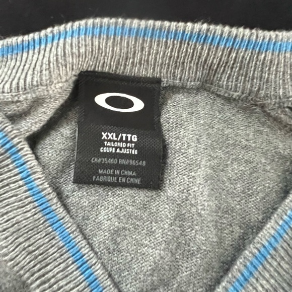 Oakley men’s long-sleeve pullover - Picture 3 of 4